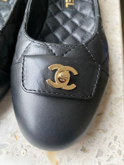 Balerinki pikowane Chanel 39, loafers z numerem seryjnym