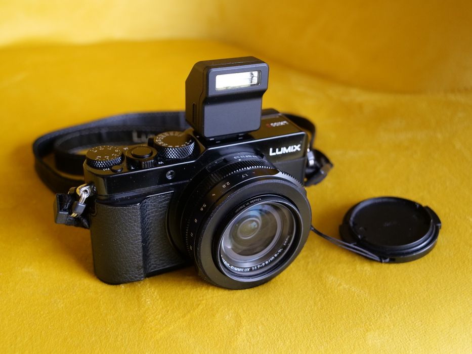 Panasonic Lumix LX100 II z dodatkami