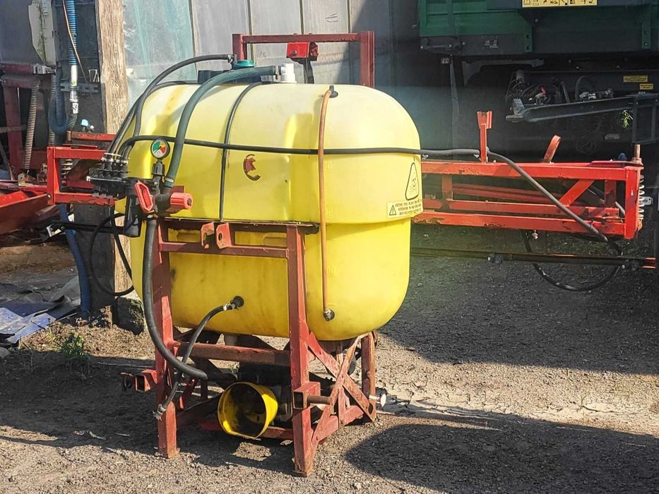 Opryskiwacz polowy zawieszany 400L