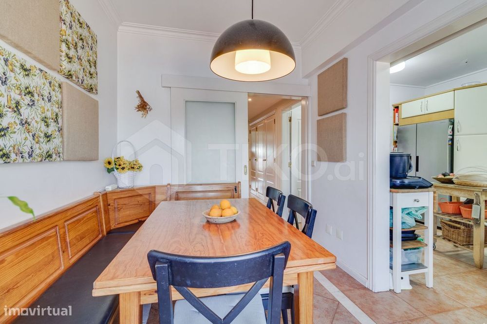 T4 com 209 m², vista 360º, sol todo o dia e garagem de 78 m² | Corroio