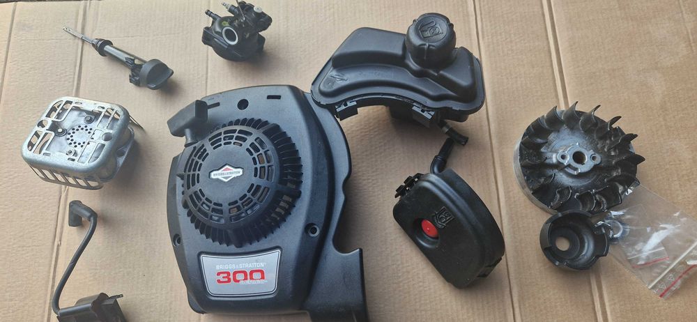 Silnik kosiarka Briggs& Station 300E na części