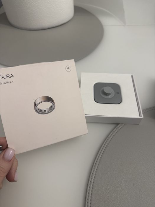 Oura ring 4 gold (size 6)