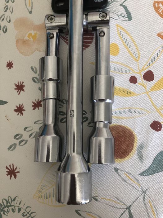 Chaves novas para pneus