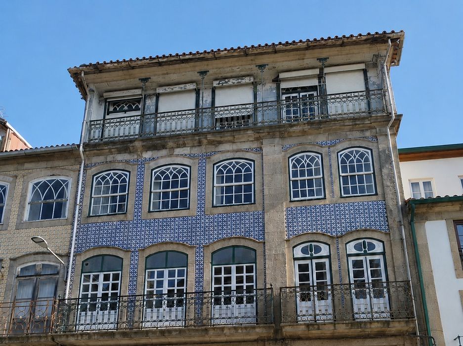 Oportunidade em Lamego:  2 prédios no centro, suscetível de venda separada !!