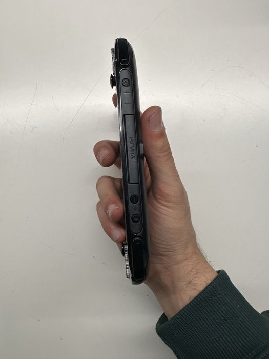 Psvita slim + carregador + fifa football