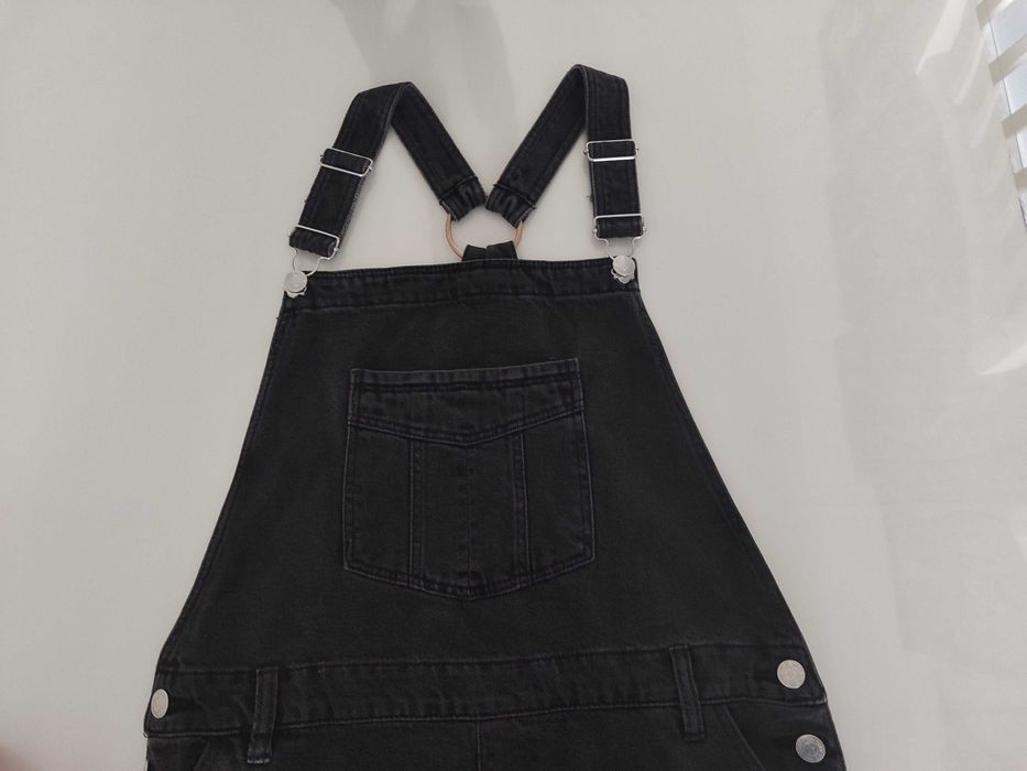 Vestido tipo jardineira