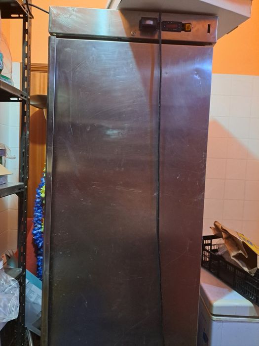 Frigorífico industrial  a funcionar perfeitamente