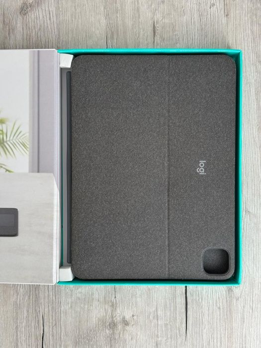 Чохол-клавіатура Logitech Combo Touch для iPad Pro 11 (920-010144)