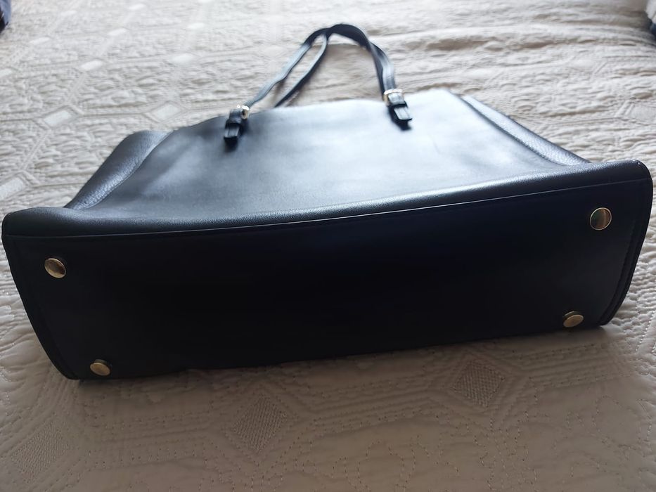 Mala preta de pele - Gloria Ortiz