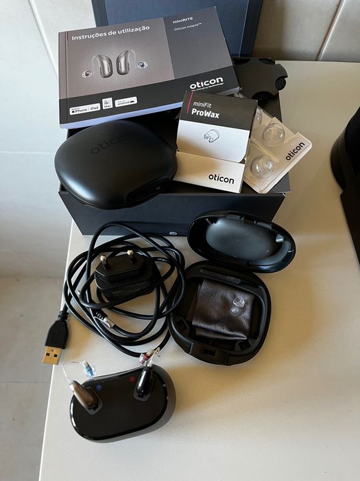 Aparelhos auditivos com pouquíssima utilização.