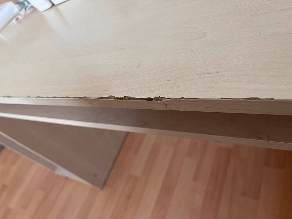 Шкаф зі столом в гарному стані.