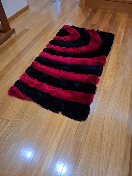 Conjunto 3 carpetes de pelo alto em segunda mão mas em ótimo estado