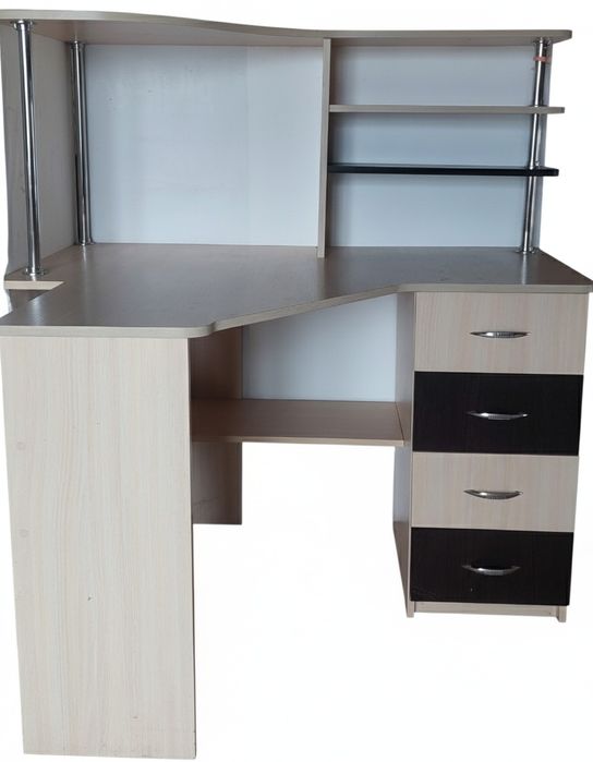 Стол письменный, офисный