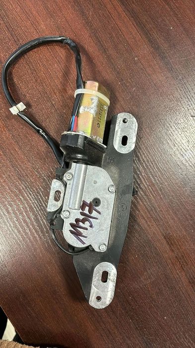 zamek  klapy bagażnika rygiel DOCIĄG BMW E39 8362371    (113/7)