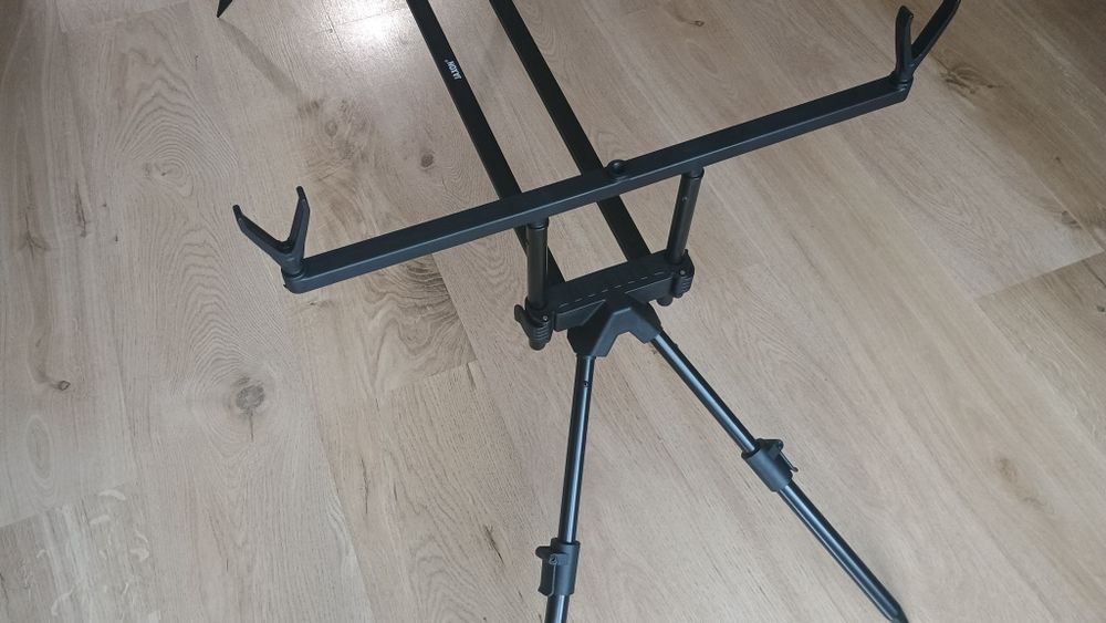 Zestaw karpiowy Rod pod Jaxon Solid Carp + Sygnalizatory Jaxon XTR Carp 2+1 + Hangery 2szt.