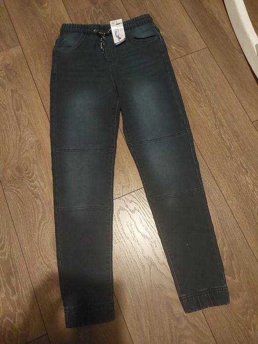 Nowe jeansy joggery r.158