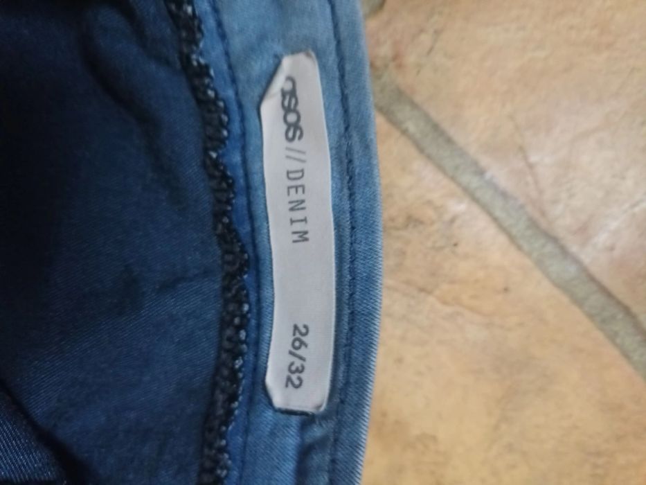 Продам джинсы  размер 29