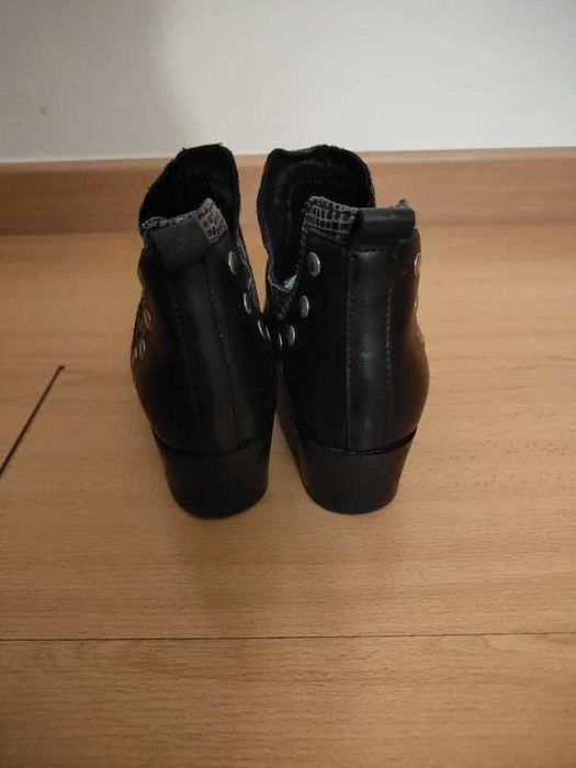 Botins de pele pretos da marca Foreva n.38