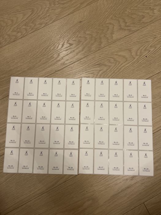 Stojak na przyprawy ze słoiczkami 24 szt z drewna akacjowego 120 ml