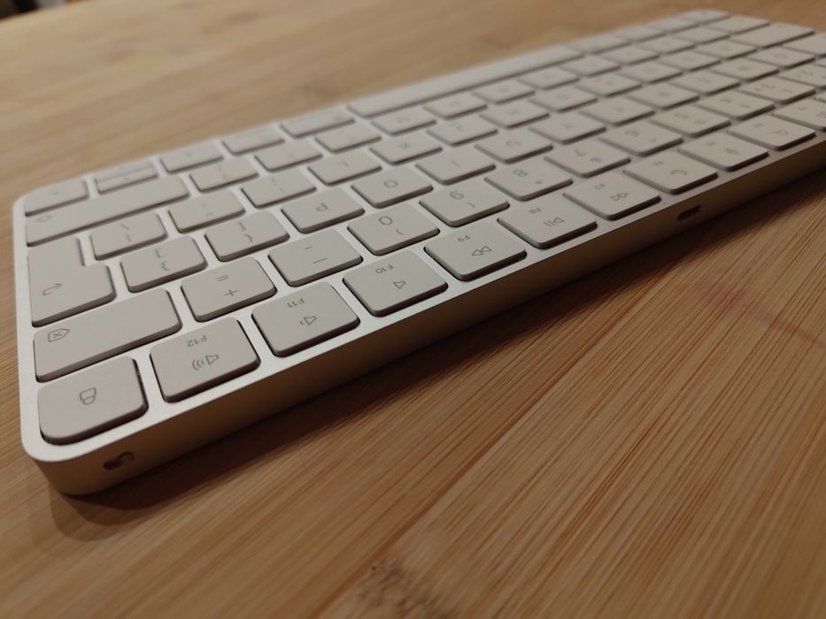 Apple Magic Keyboard Bluetooth - Like New477121413959526402
