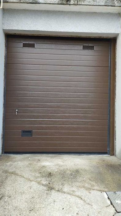 Montagem de portas de garagem64683974953218126