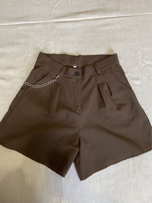 Жіночі шорти.