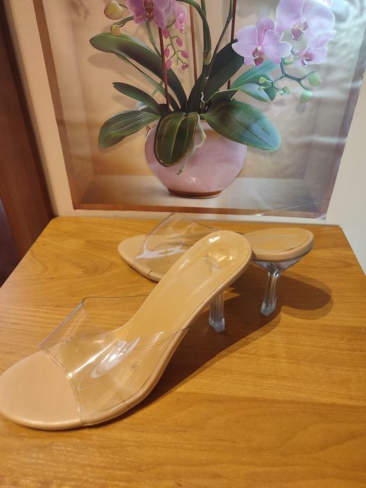 Szpilki beżowe nowe