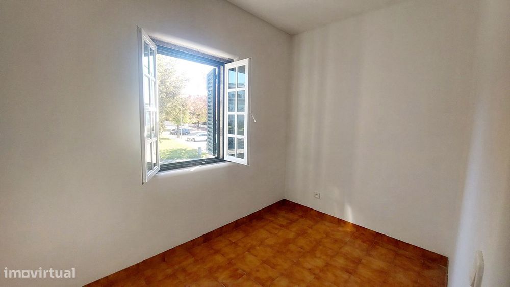 Moradia T2 + 1 - 1500 m2