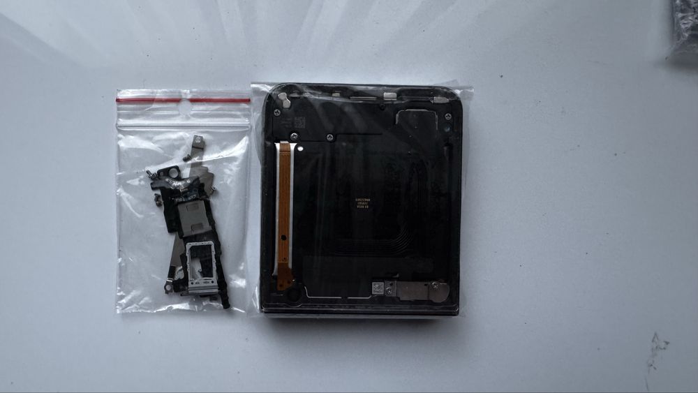 Korpus Samsung Z Flip 4