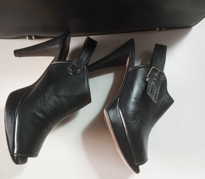 Mules de Salto Alto LOOKY em Pele Genuína Preta (Tamanho 37)