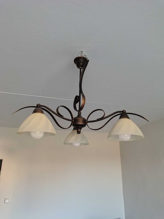 Lampa wisząca z trzema kloszami