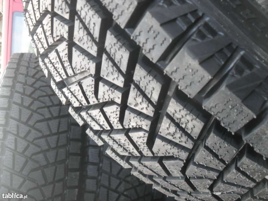 Opony zimowe SUV 4x4 235/65R17 DMZ3 NORDIC bieżnik , kopia BRIDGESTONE