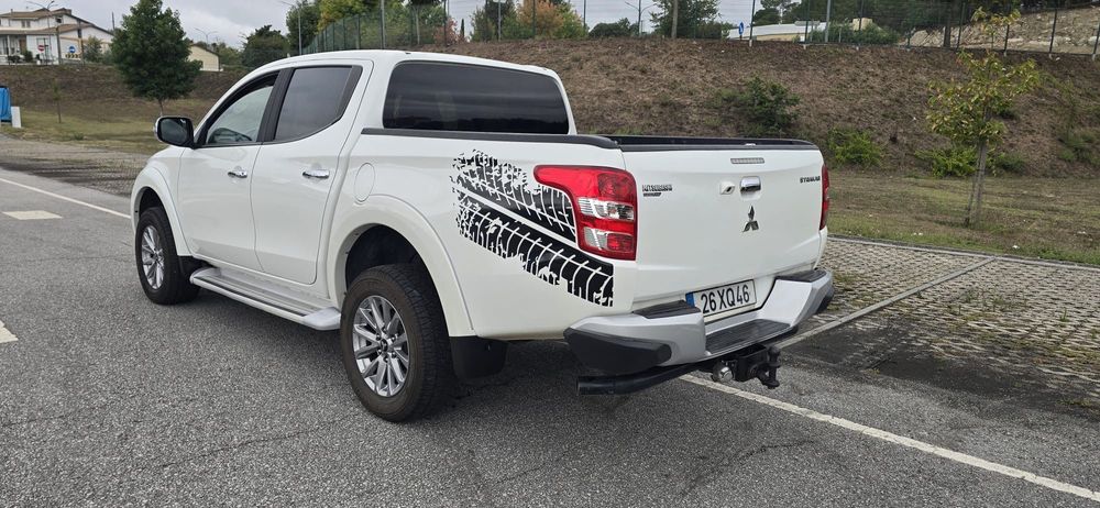 Mitsubishi L200 2.4 DI-D CD Strakar 4WD