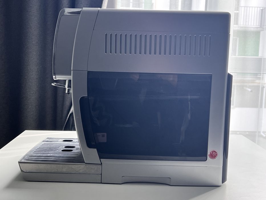 Кавомашина Delonghi Dinamica