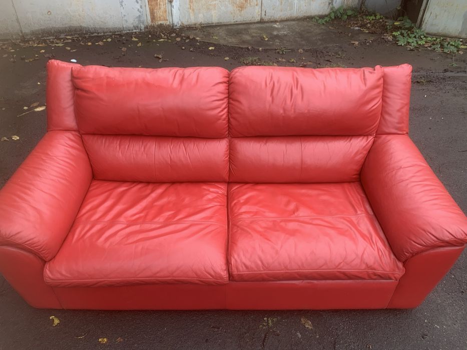 Раскладной кожаный диван