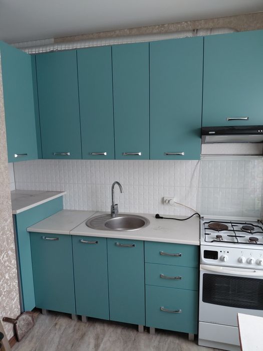 Продам нову кухню,разом з витяжкою у використанні не була.