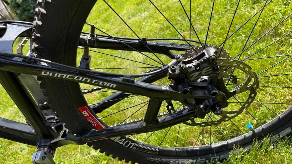 Rower wyczynowy hardtail downhill Duncon Amstaff