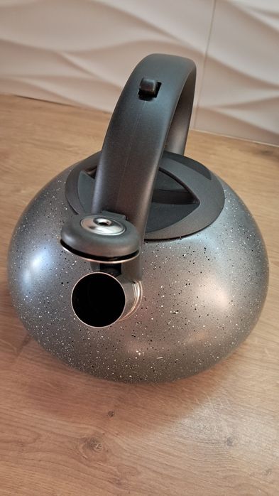 Czajnik Toscania 2,5l nowy