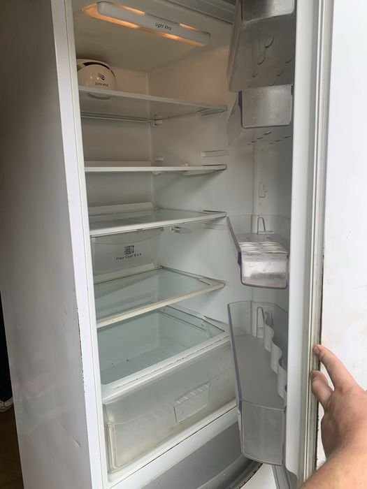 Холодильник Indesit , терміново