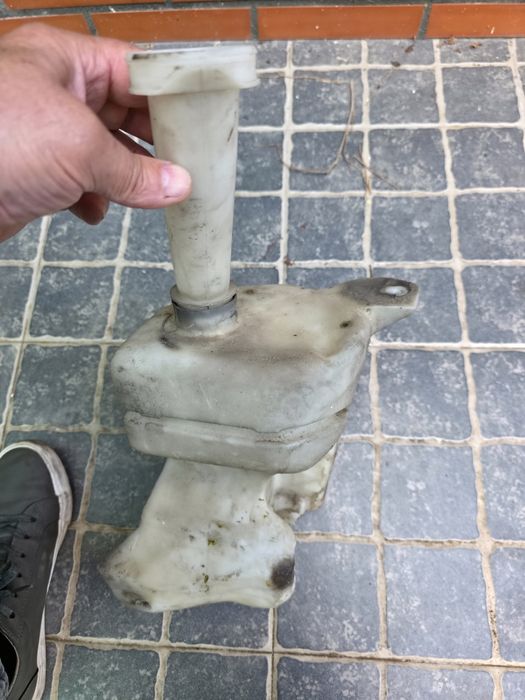 Reservatório de agua limpa parabrisas