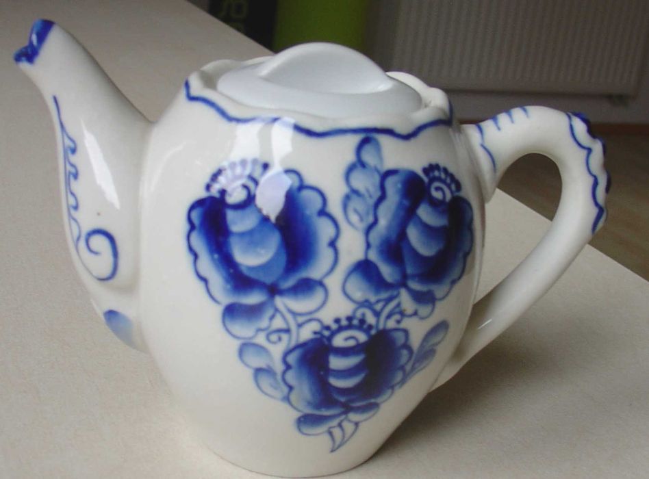 Fajansowy  czajniczek Gżel