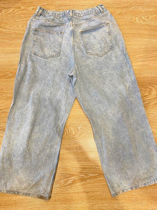 Очень широкие джинсы