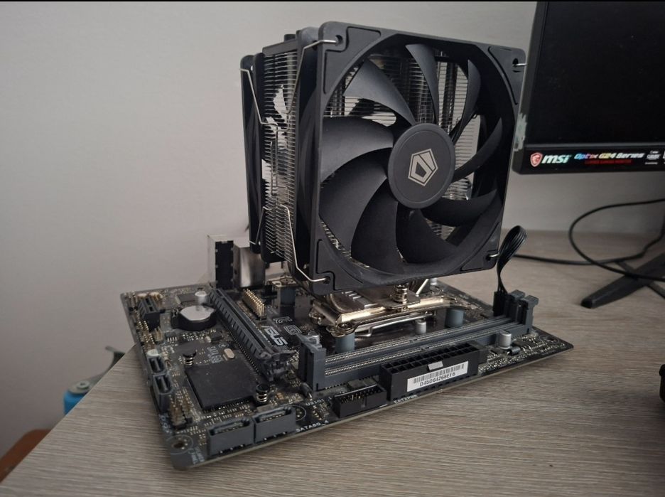 Продам поцесор i5 9400f, материнську плату і башений кулер комплектом