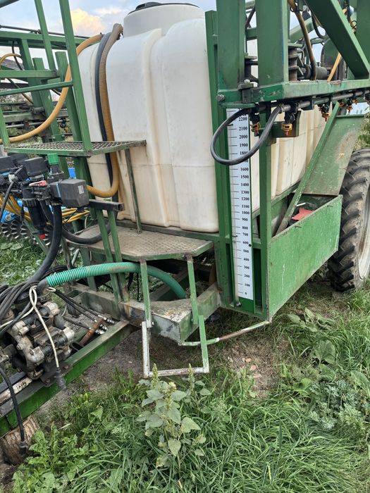 Оприскувач причепний