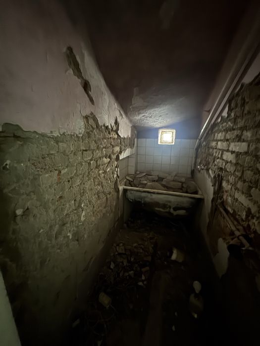 Продаж: частини будинку   з гаражем у центрі Ужгорода терміново