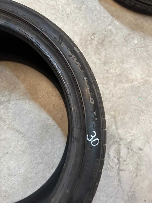 30 - Pneu trocmok 215-40 r18