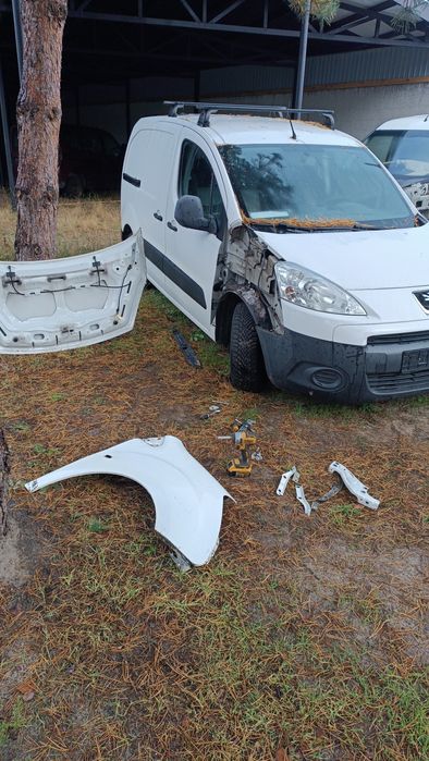 Бампер Пежо Партнер продам