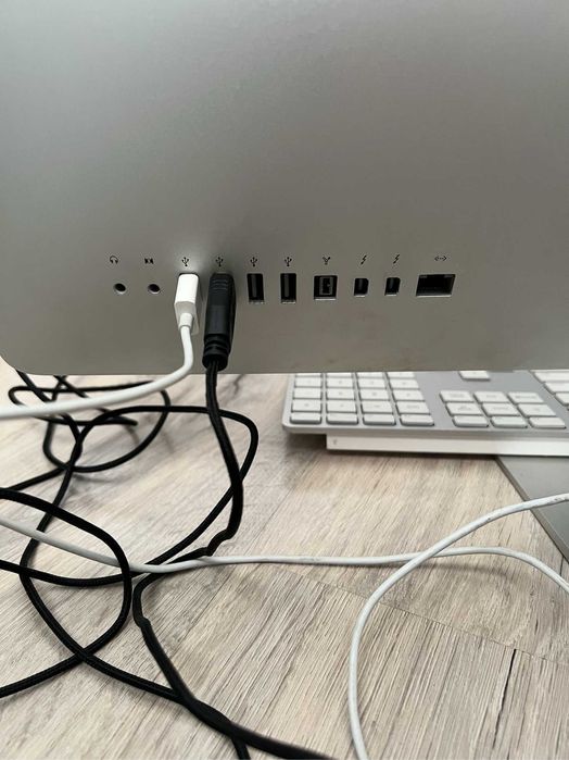 Продаю iMac 27” (Mid 2011)