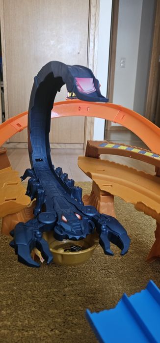 Pista Scorpion Monster Trucks - Hotwheels