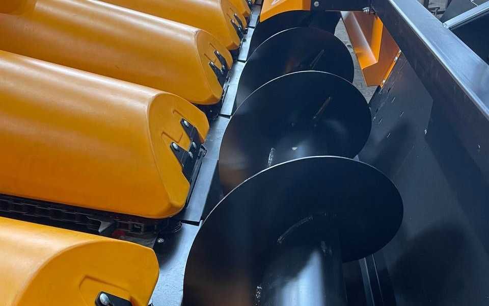 Жатка кукурудзяна 8 рядків, 6 рядків з компенсацією -25% Нова